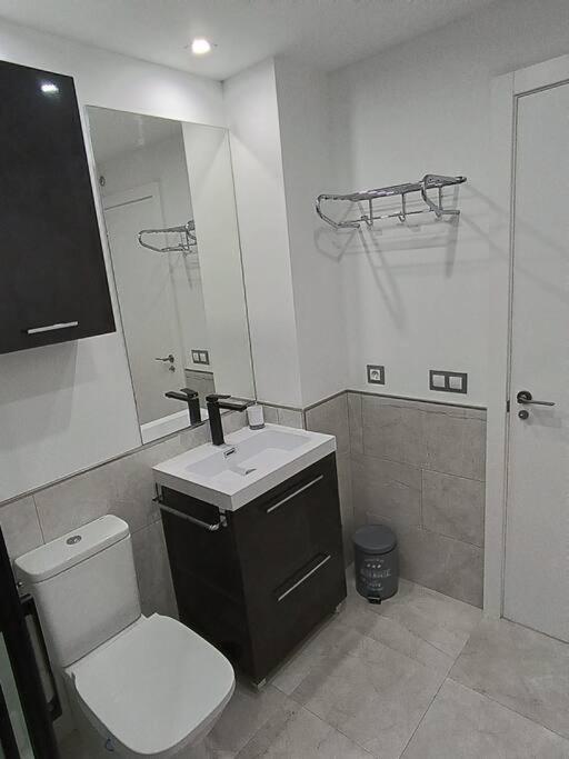 ¡al Lado De La Clinica Oftalmologica Vega! Apartamento Oviedo