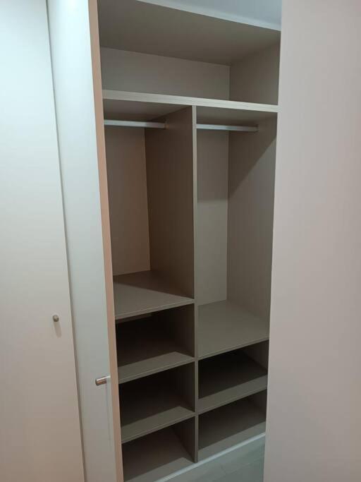 ¡al Lado De La Clinica Oftalmologica Vega! Oviedo
